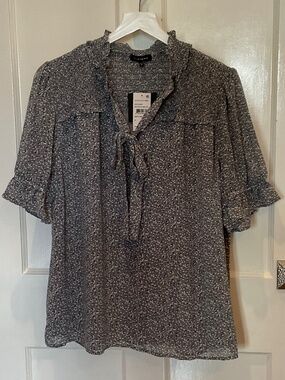 Romantic PLEIONE blouse in grey, white and bits of navy floral, XL new with tags